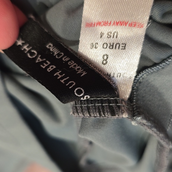 Cropped Racerback Workout Tank - Picture 3 of 4